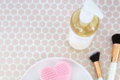 How to Clean Makeup Brushes