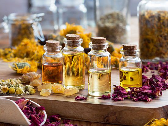 15 beneficial essential oils to lighten the skin ⋆ BeautyNews