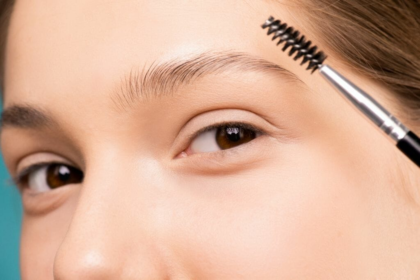 How To Make Your Own Natural DIY Brow Tint (4 Steps)