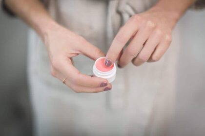 How to Make Your Own Natural/Organic Tinted Lip Balm (5 Steps)