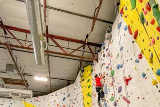 Your Guide to the Best Climbing Schools in Las Vegas » Local Adventurer » Travel Adventures in Las Vegas + Worldwide