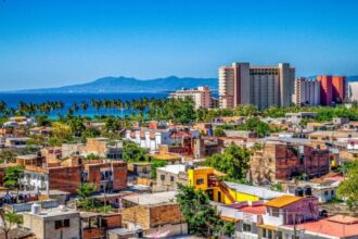 What does the current US travel advisory say about traveling to Puerto Vallarta?