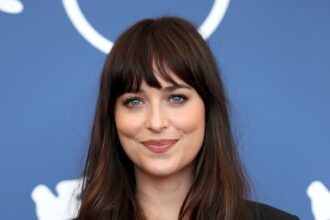 How to Style Bangs for Different Textures, According to the Pros