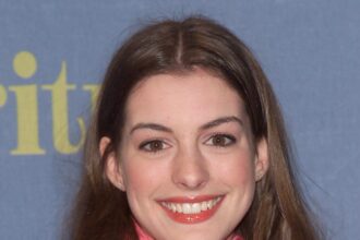 As She Turns 41, Enjoy 26 Of Anne Hathaway’s Best Beauty Moments