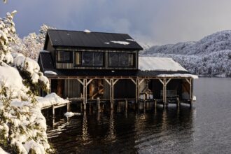 Lose Yourself in These Dreamy, Snowy Homes From the New Coffee-Table Book ‘Mountain House’