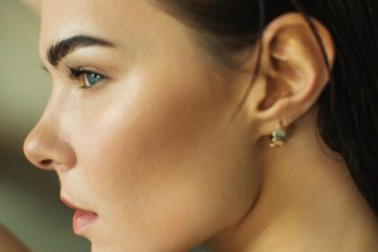 Dermaplaning Is Trending Again – This Is What You Need To Know