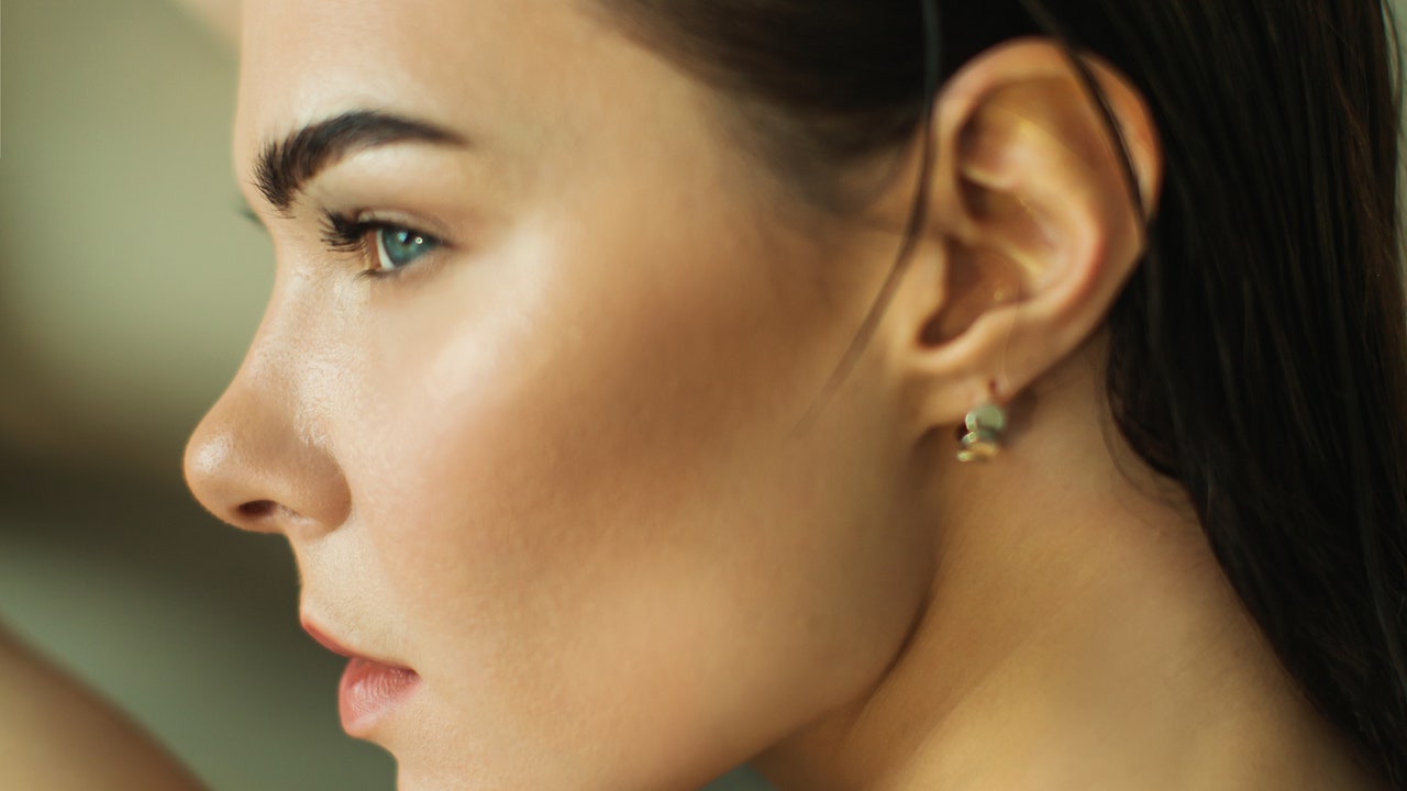 Dermaplaning Is Trending Again – This Is What You Need To Know