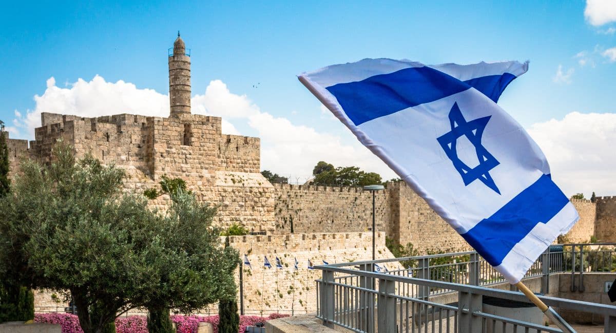 The US government issues an updated travel advisory for Israel due to the threat of attack