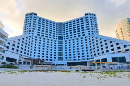 This gigantic creepy abandoned resort haunts Cancun beach