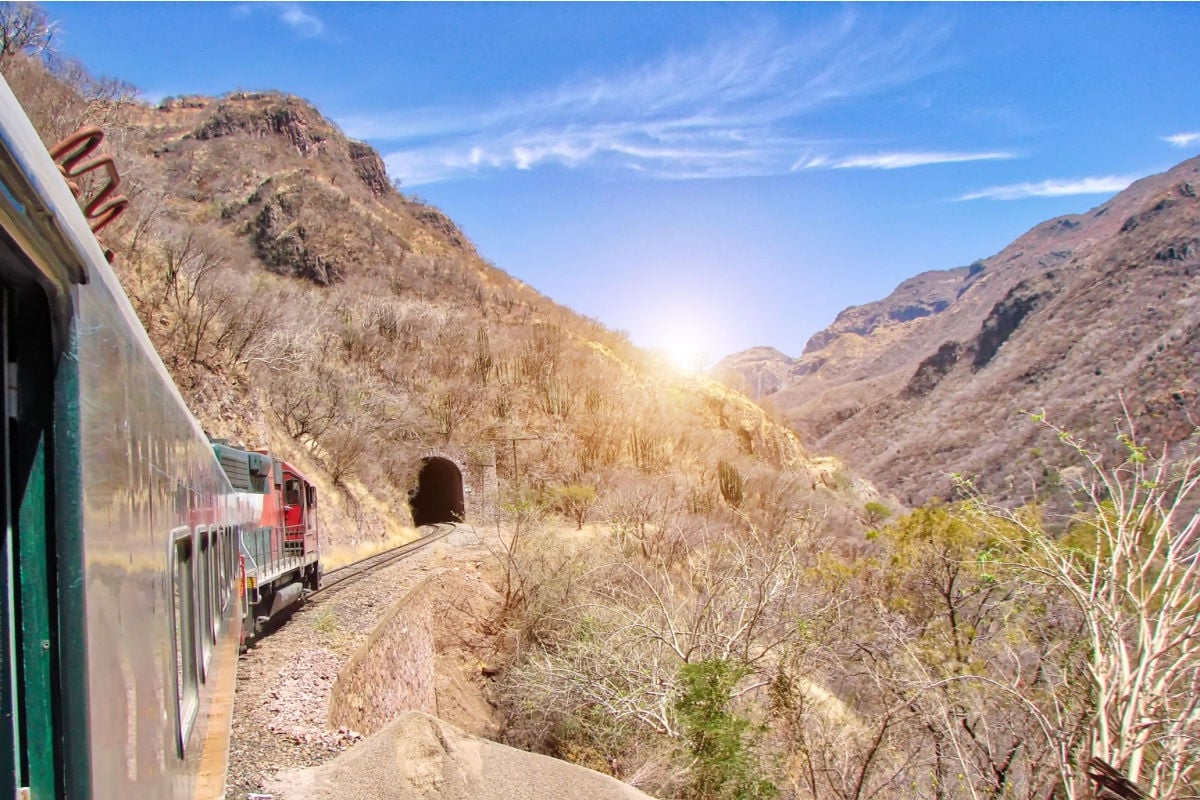 37 bridges and 86 tunnels: the breathtaking train ride in Mexico that no one knows about