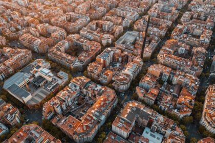 Barcelona’s tourist apartment sector demands €3 billion in compensation after a crackdown on permits