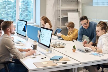 Tips to improve your posture when you sit at a desk all day