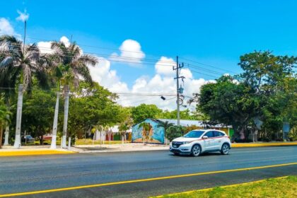 Local officials intervene to protect tourists from taxi scams in Cancun