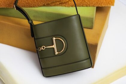 A Gucci Bag That Puts Its Signature Front and Center