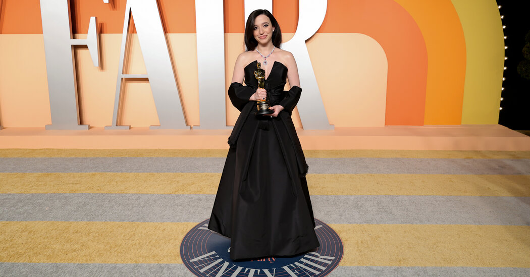 Red Carpet Looks From the Vanity Fair Oscars Party