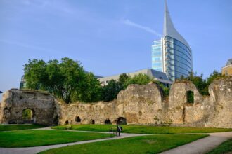 30 minutes from London! Discover fascinating ruins and cheaper staying in this underestimated British city