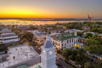 White sandy beaches and charming city center: escape from the city of Bustle on this beautiful island of Florida