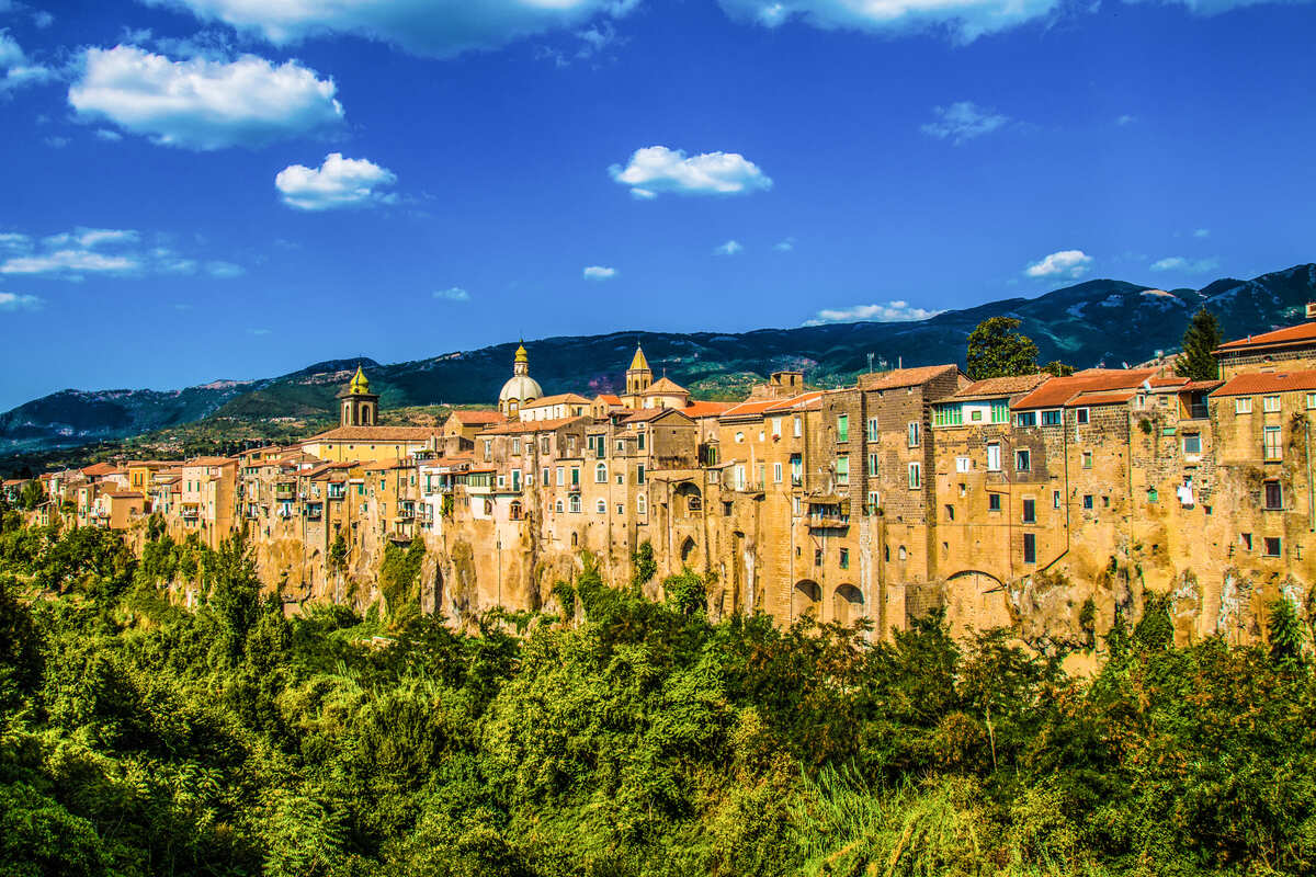 Hidden gem revealed! This city in Italy offers cheap prices and old sights