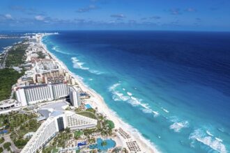 Tourism Twist: Mexico celebrates record visitors, US sees surprising delay