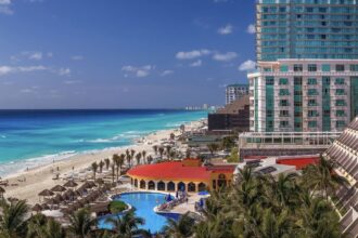These 2 American airlines are launching 5 new non -stop escape routes to Cancun this winter