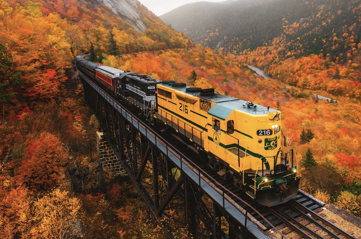 These 5 American picturesque train rides offer the best view of autumn this year