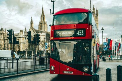 Britain on travel warning as major snowstorm paralyzes England this week