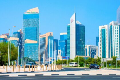 The US embassy in Qatar issues another warning and urges Americans to take shelter