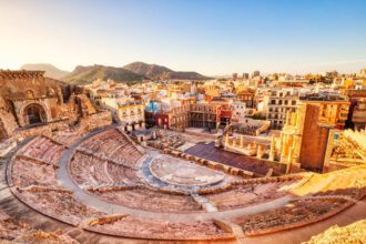 5 Ondergewaardeerde mediterrane steden met minder drukte om deze zomer te bezoeken