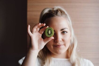 7 Anti-Aging Foods That Slow Aging and Keep You Looking Younger