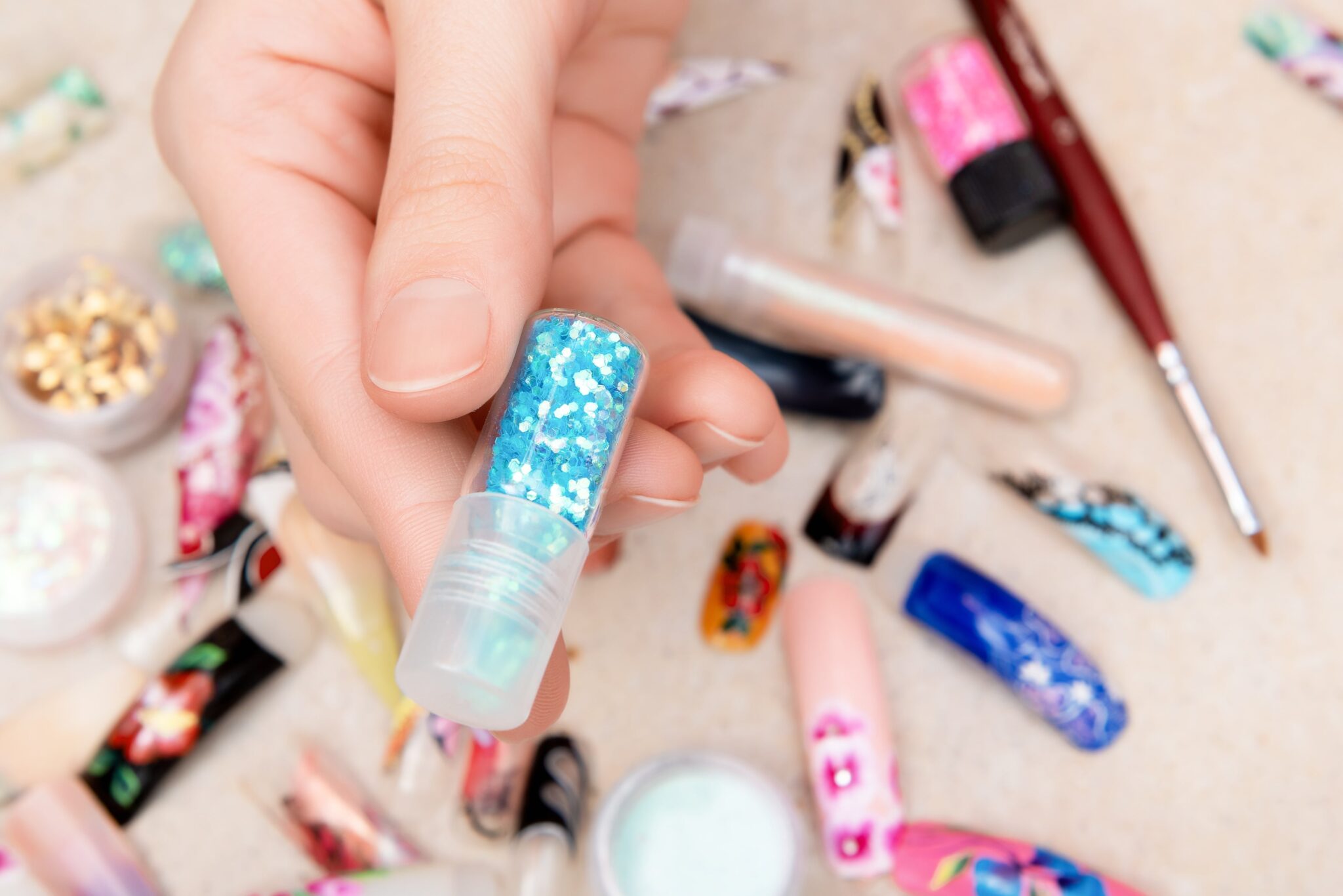 What colors work best for beautiful Japanese jelly nails?