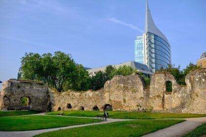 Why travelers flock to this timeless British city near London