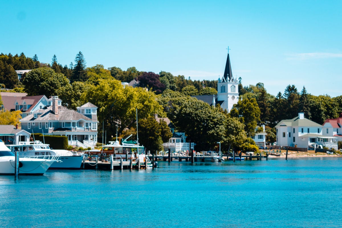 Americans can leave their passports at home and travel to these 3 hidden island getaways
