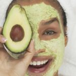 How to make a simple facial mask from natural honey and avocado?