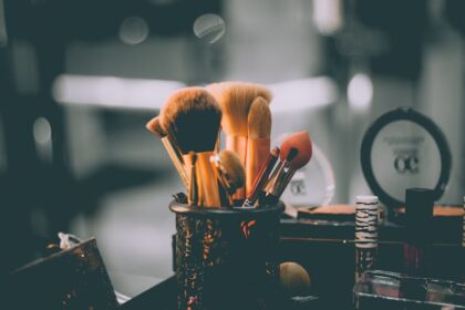 Dirty Makeup Brushes Harbor More Bacteria Than You Realize And Your Skin Is Paying For It