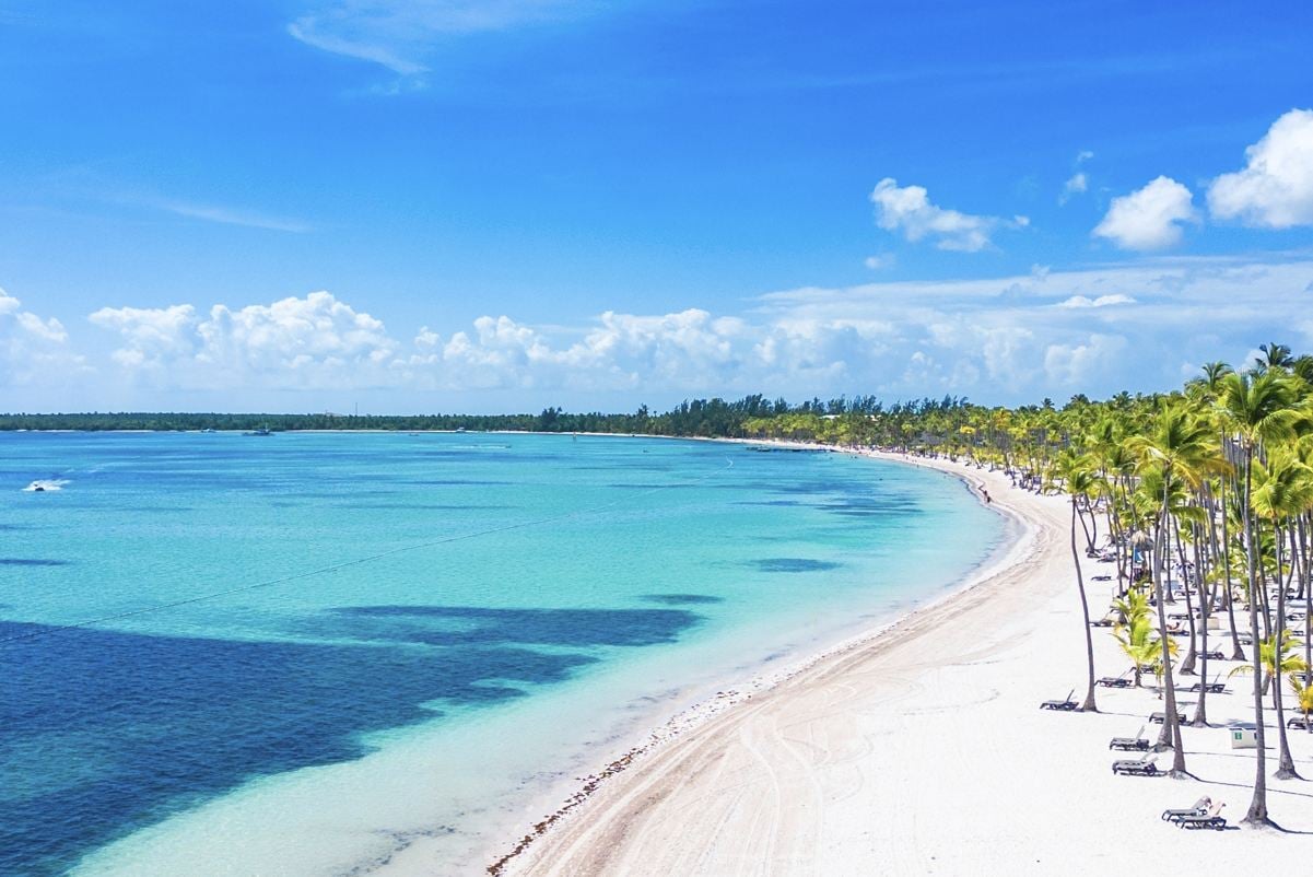 Millions of Americans are Flocking to This “Frictionless” Caribbean Island, Leaving Their Favorite Destinations Behind