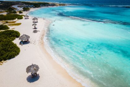 Steer Clear: The Top 10 Caribbean Beaches to Escape Sargassum Seaweed, Spanning from Mexico to Aruba